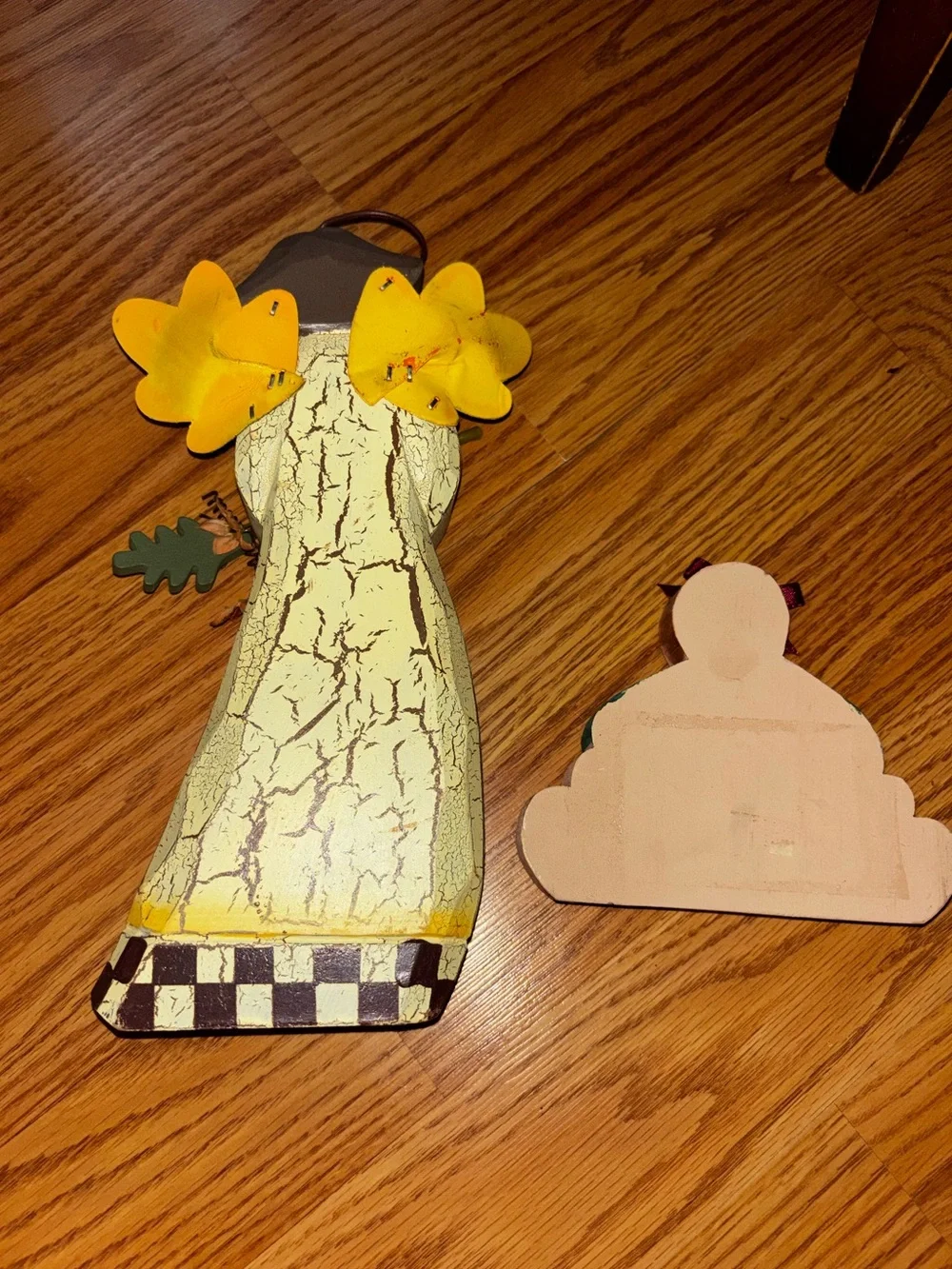 Bundle of 2 vintage wooden figures